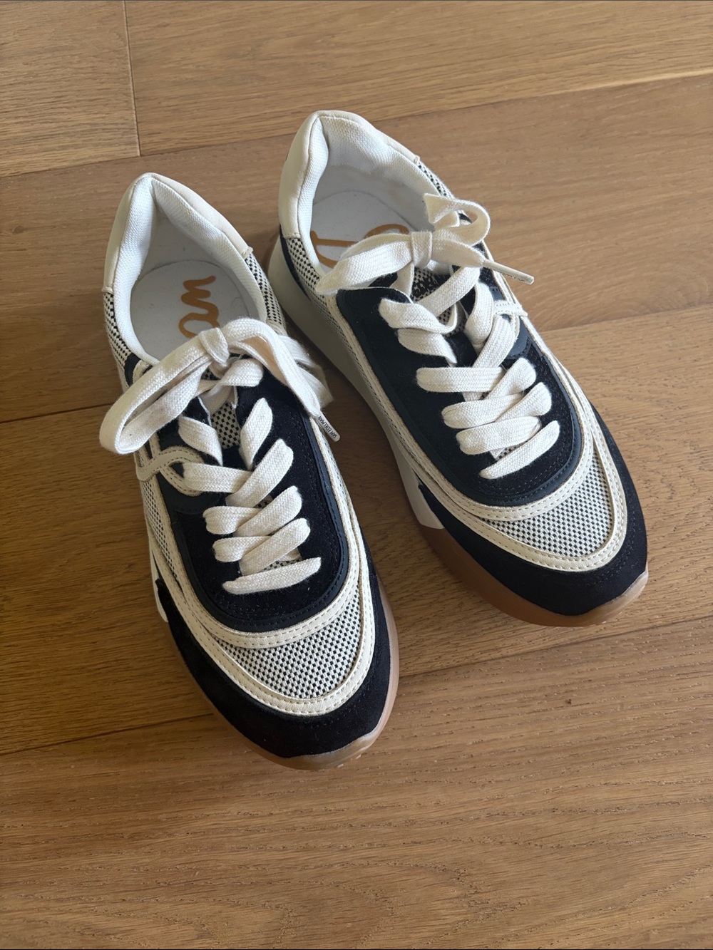Sam Edelman 7.5 Black and white Sneakers